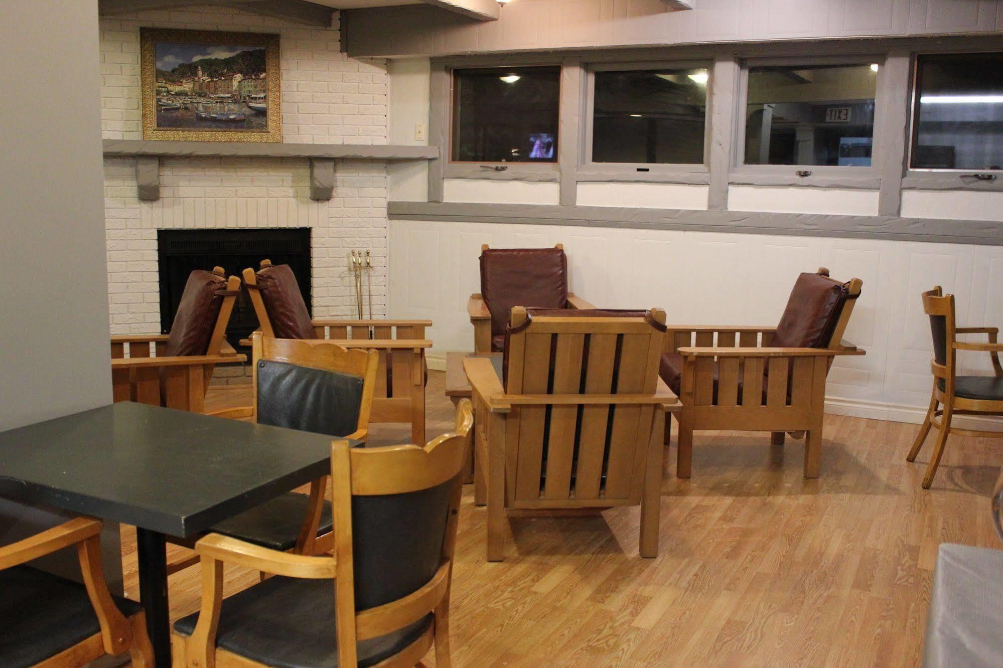 Travelodge By Wyndham Blairmore Extérieur photo